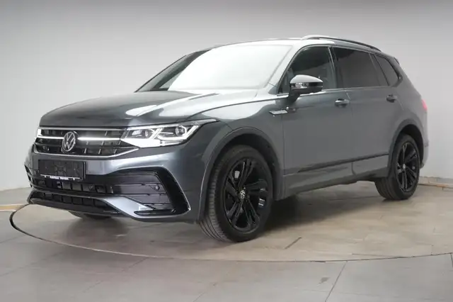 Volkswagen Tiguan Allspace view 3