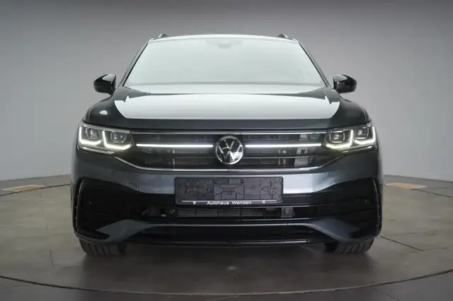 Volkswagen Tiguan Allspace view 2