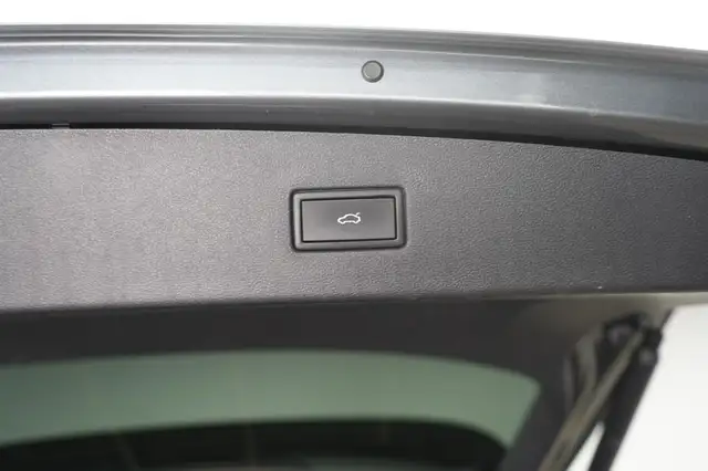 Volkswagen Tiguan Allspace view 8