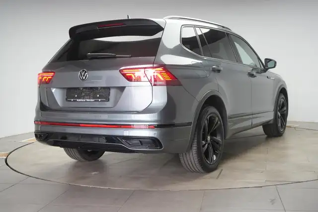 Volkswagen Tiguan Allspace view 5
