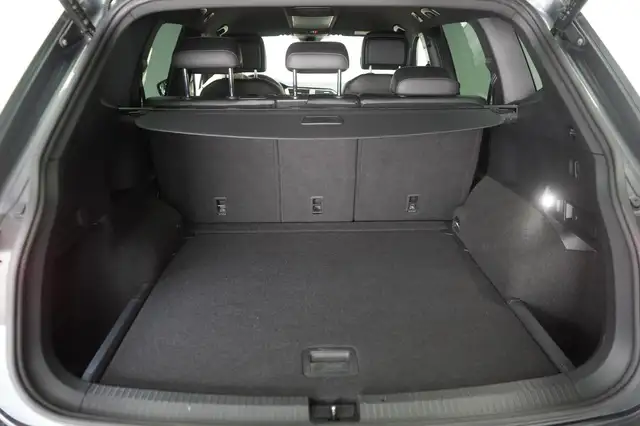 Volkswagen Tiguan Allspace view 7