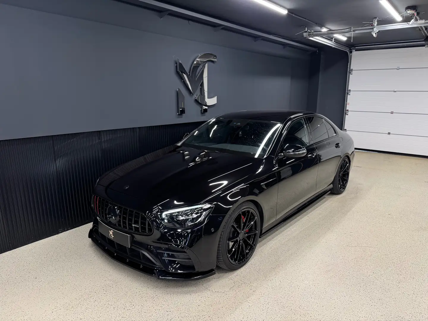 Mercedes-Benz E 200 E200`AMG`LEDER`WIDESCREEN`AMBIENTE`LED`KAMERA`PARK Schwarz - 1