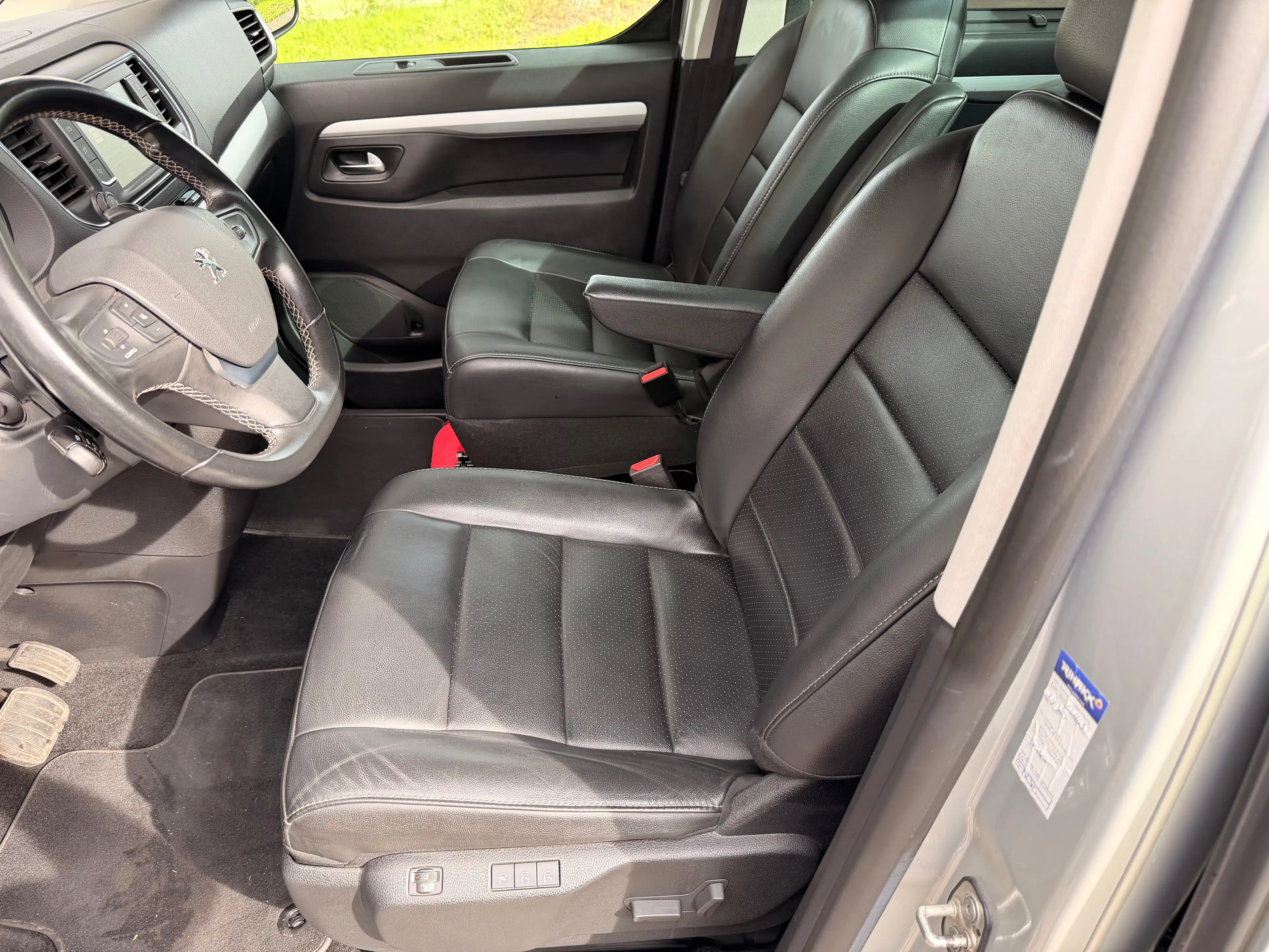 Peugeot Traveller Traveller 2.0 BlueHDi Std Business VIP S — photo 10