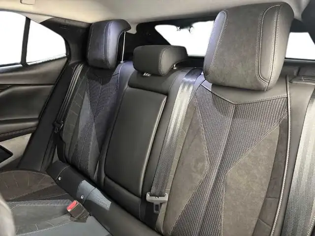 DS Automobiles DS 4 view 9