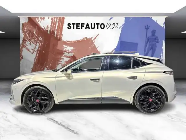 DS Automobiles DS 4 view 4