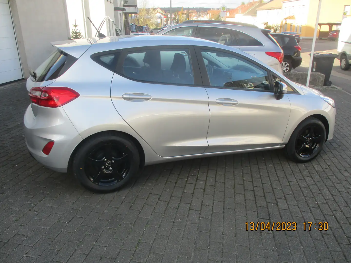 Ford Fiesta 1.1 COOL & Connect Silber - 1
