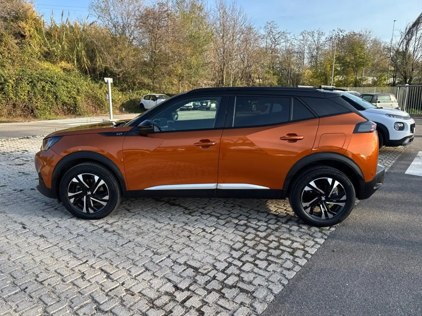 Peugeot 2008 BlueHDi 130 EAT8 GT S/S aut. Arancione - 2
