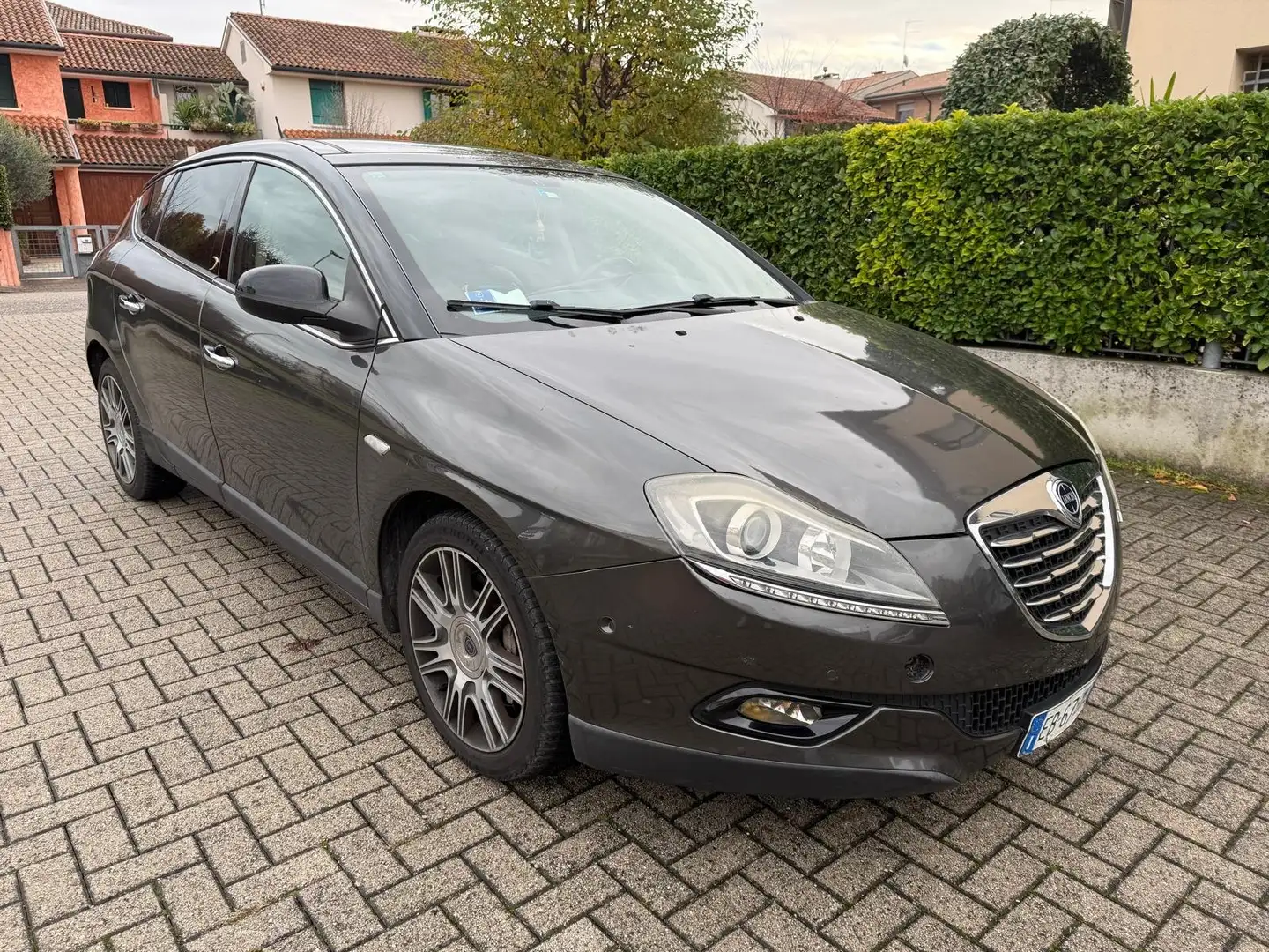 Lancia Delta Delta 1.8 di tjt Executive sportronic DOPPIO TETTO Nero - 1