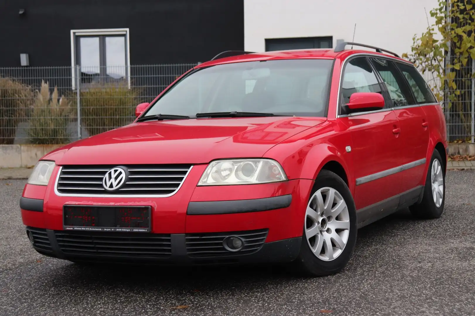 Volkswagen Passat Variant Basis Roşu - 1
