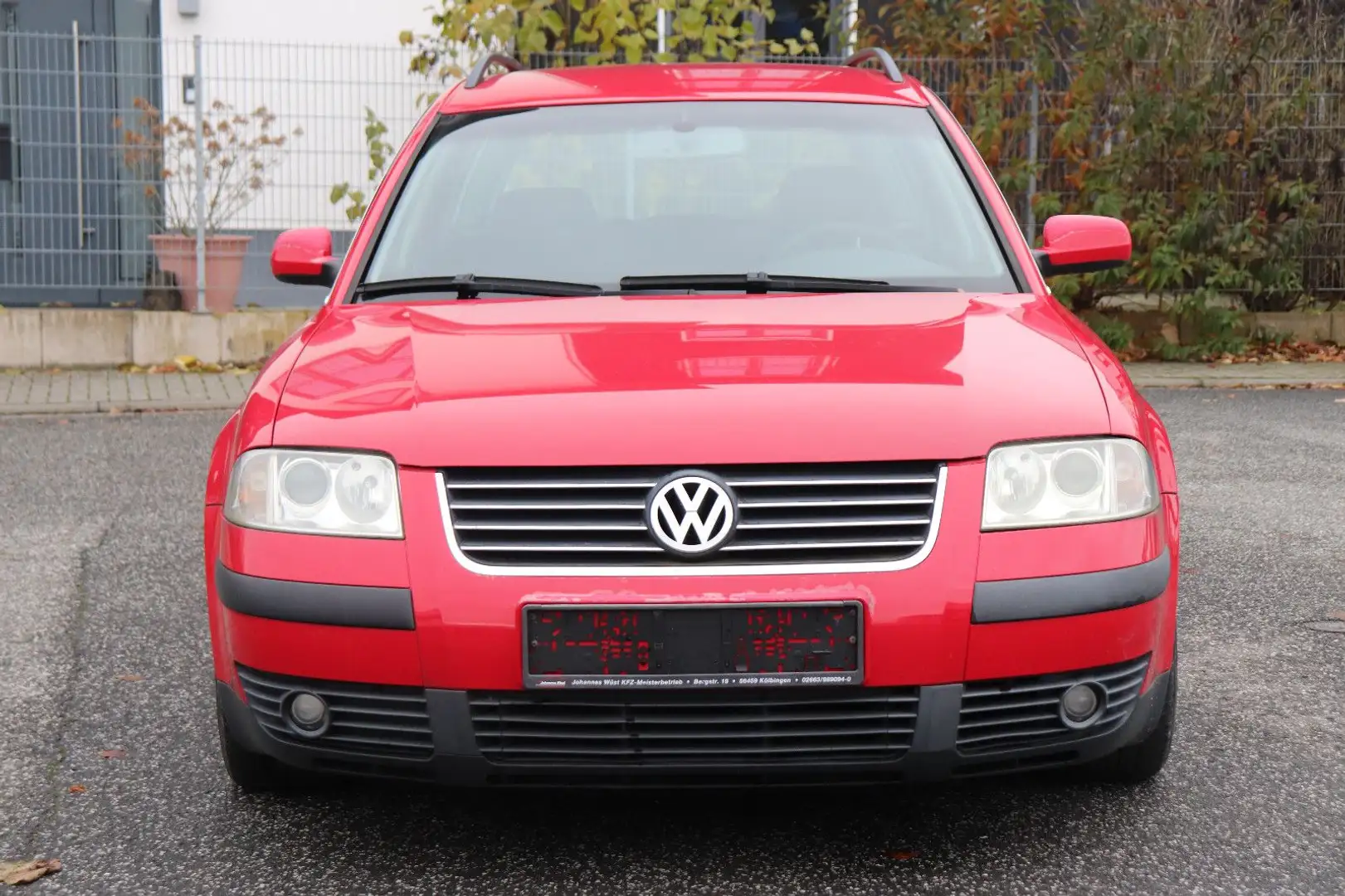 Volkswagen Passat Variant Basis Rot - 1