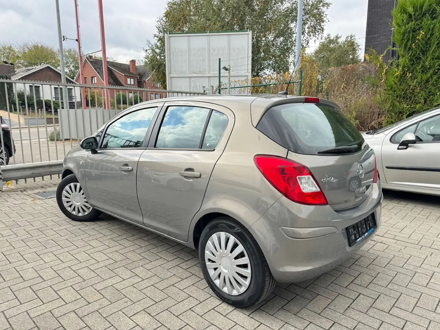 Opel Corsa 1.2i 16V Cosmo - Navigatie ** 1 JAAR GARANTIE ** Argent - 2