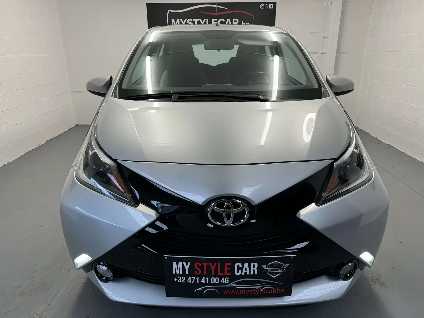 Toyota Aygo 1.0i VVT-i, AIRCO, CAMERA, FAIBLE KM, GARANTIE 1AN Argent - 2