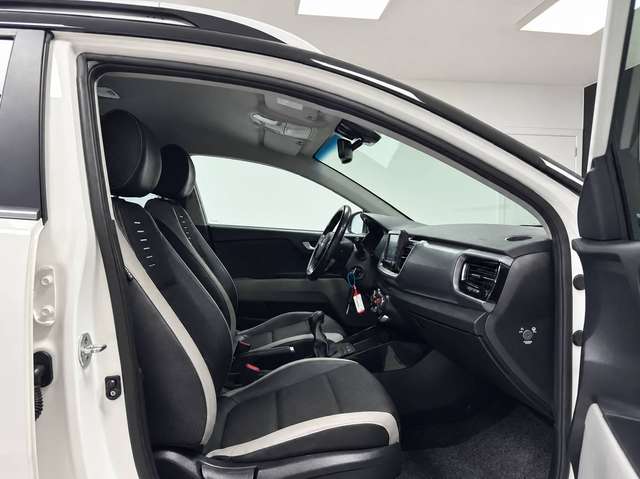 Kia Stonic — photo 12