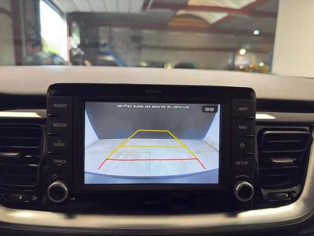 Kia Stonic — photo 17