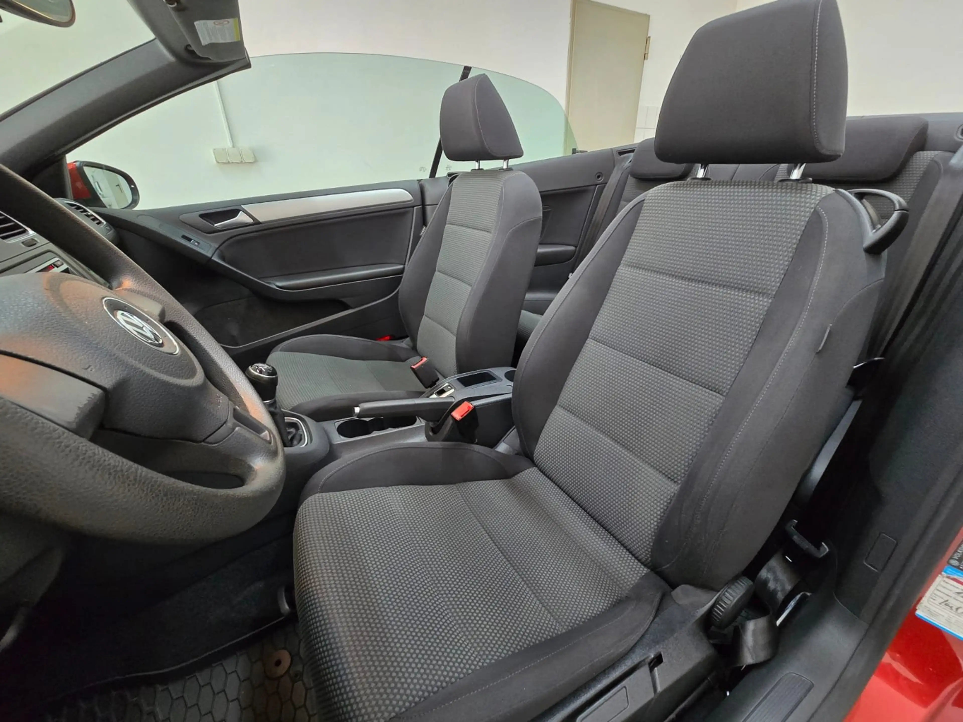 Volkswagen Golf Cabriolet VI 1.2 TSI sehr gepflegt Parkassistent 1.Hand — photo 11