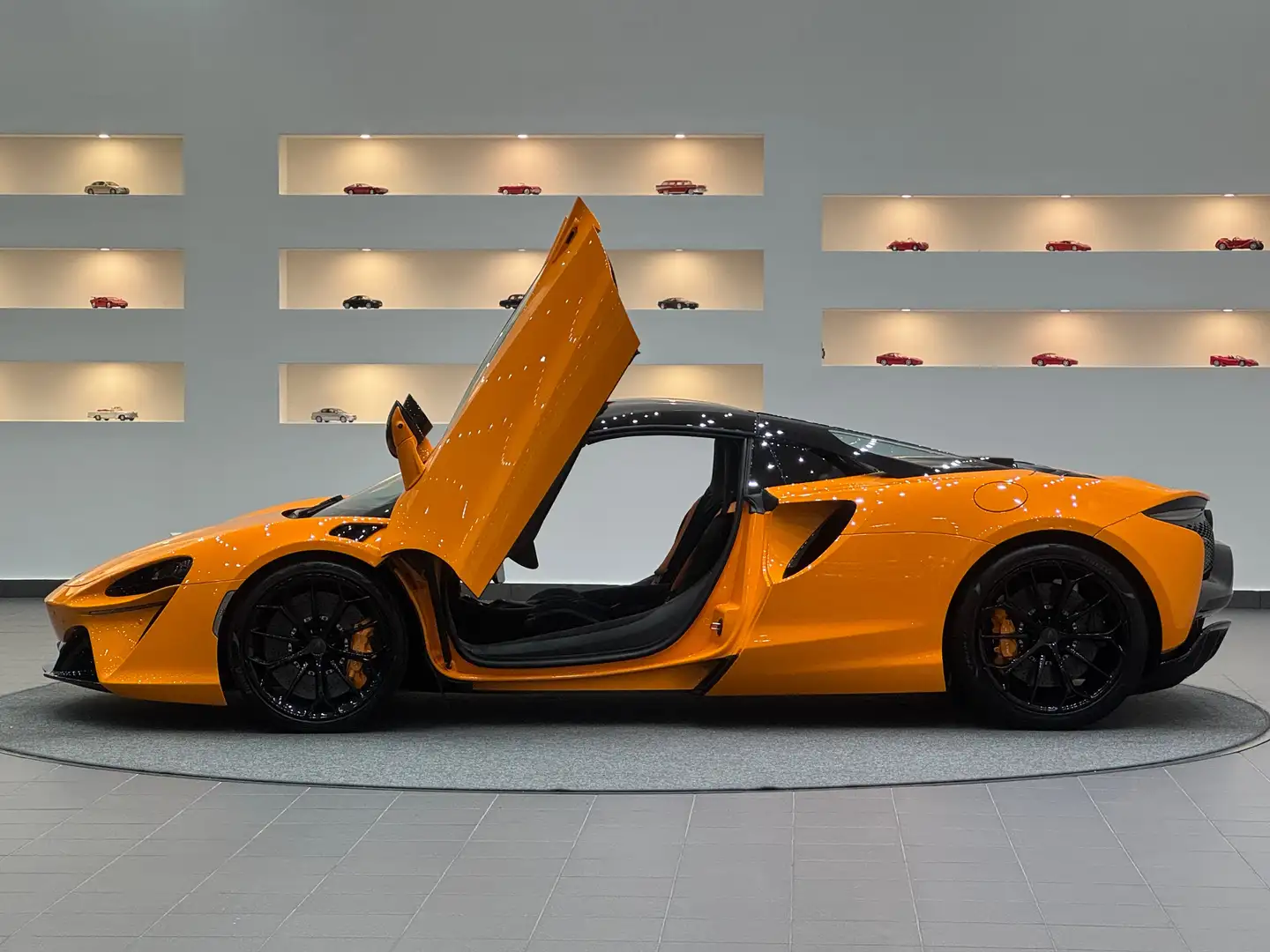 McLaren Artura Spider MSO *Lift*Bowser & Wilkins*1. Besitz* Orange - 2