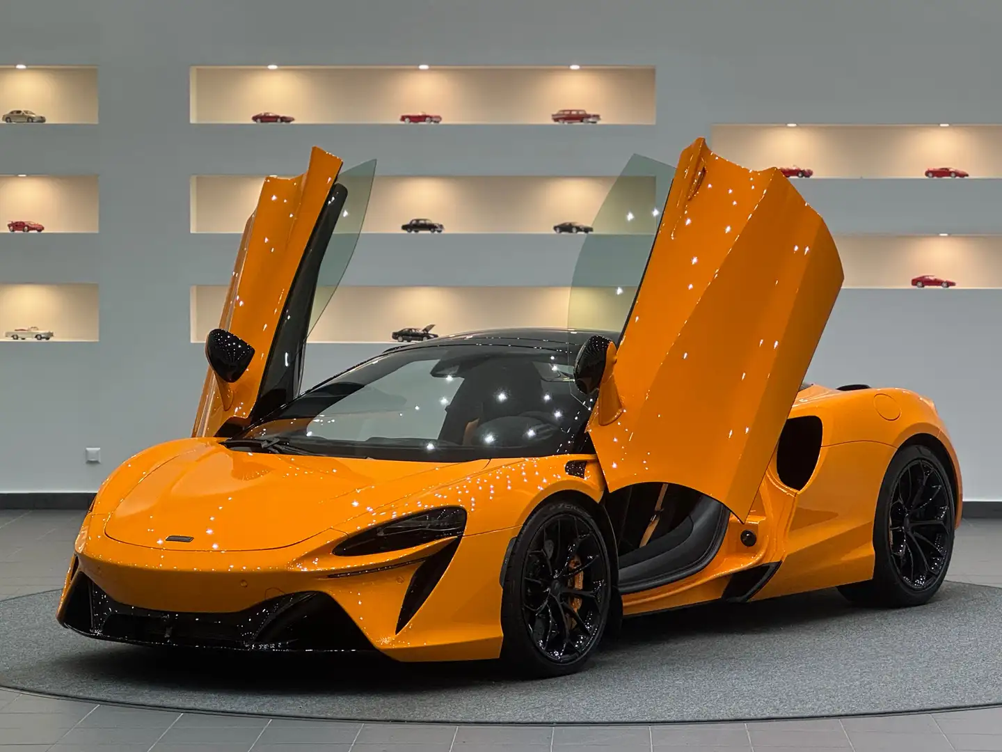 McLaren Artura Spider MSO *Lift*Bowser & Wilkins*1. Besitz* Orange - 1