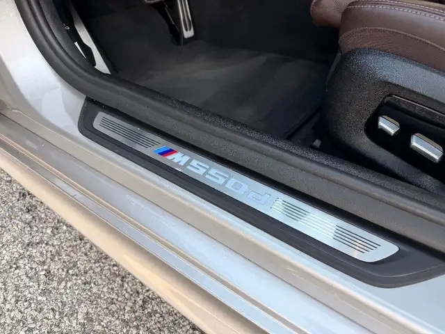 BMW 5 Series view 10