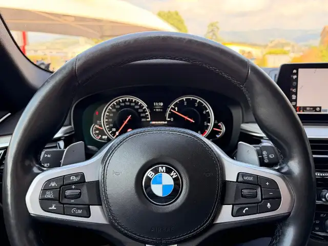 BMW 5 Series view 14