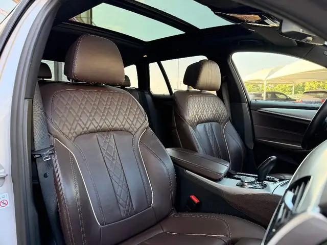 BMW 5 Series view 13