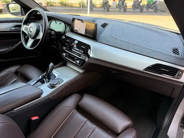 BMW 5 Series view 12