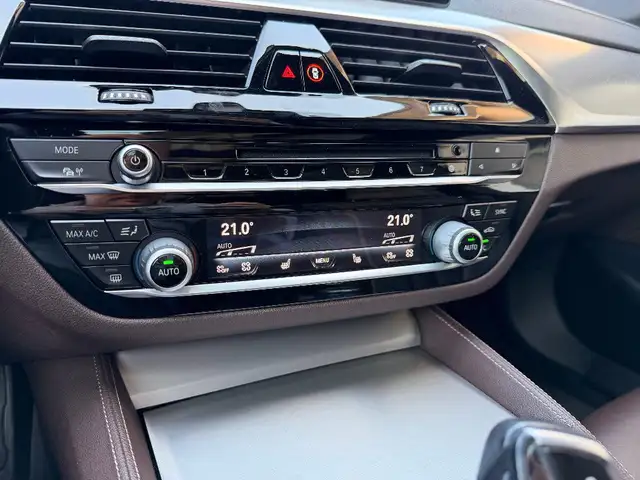 BMW 5 Series view 16