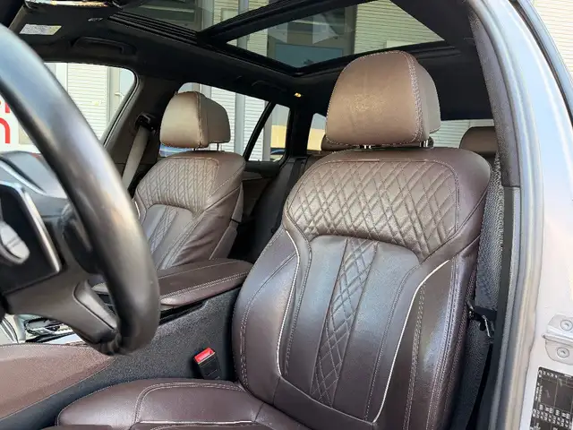 BMW 5 Series view 9