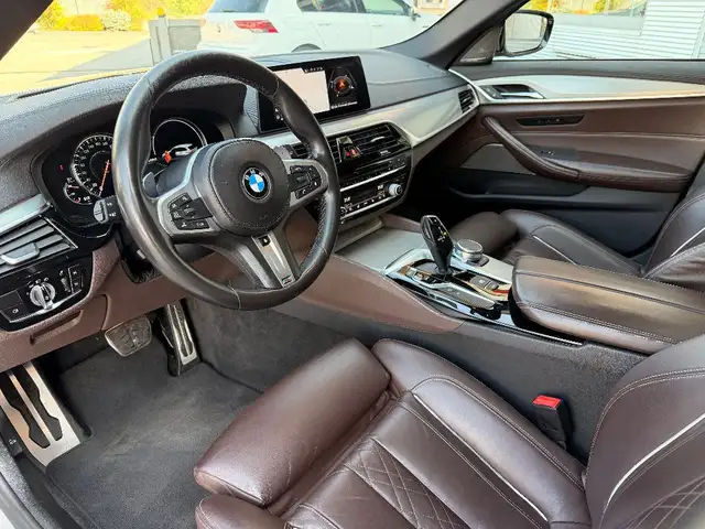 BMW 5 Series view 8