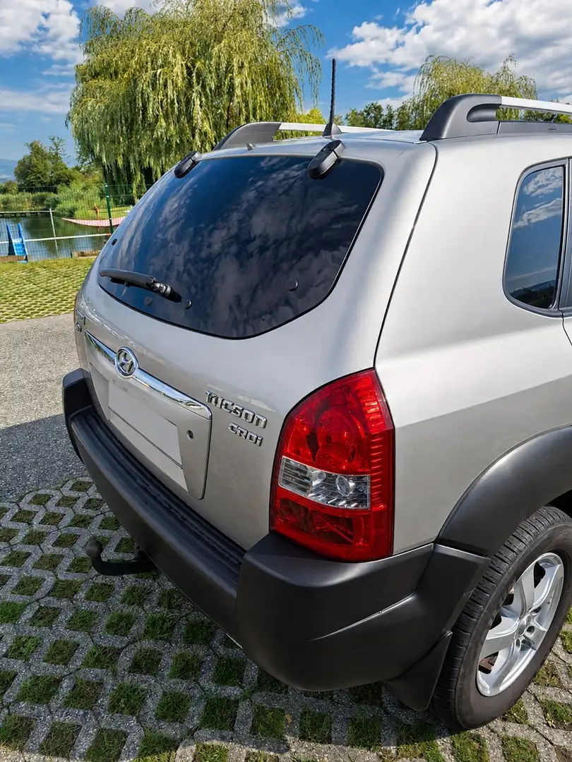 Hyundai TUCSON 2,0 Comfort+ CRDi VGT 4WD DPF - 2