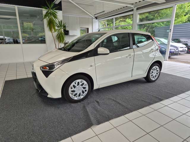 Imagine Toyota Aygo x-play*BERGANFAHR*KAMERA*NAVI*BLUETOOTH+