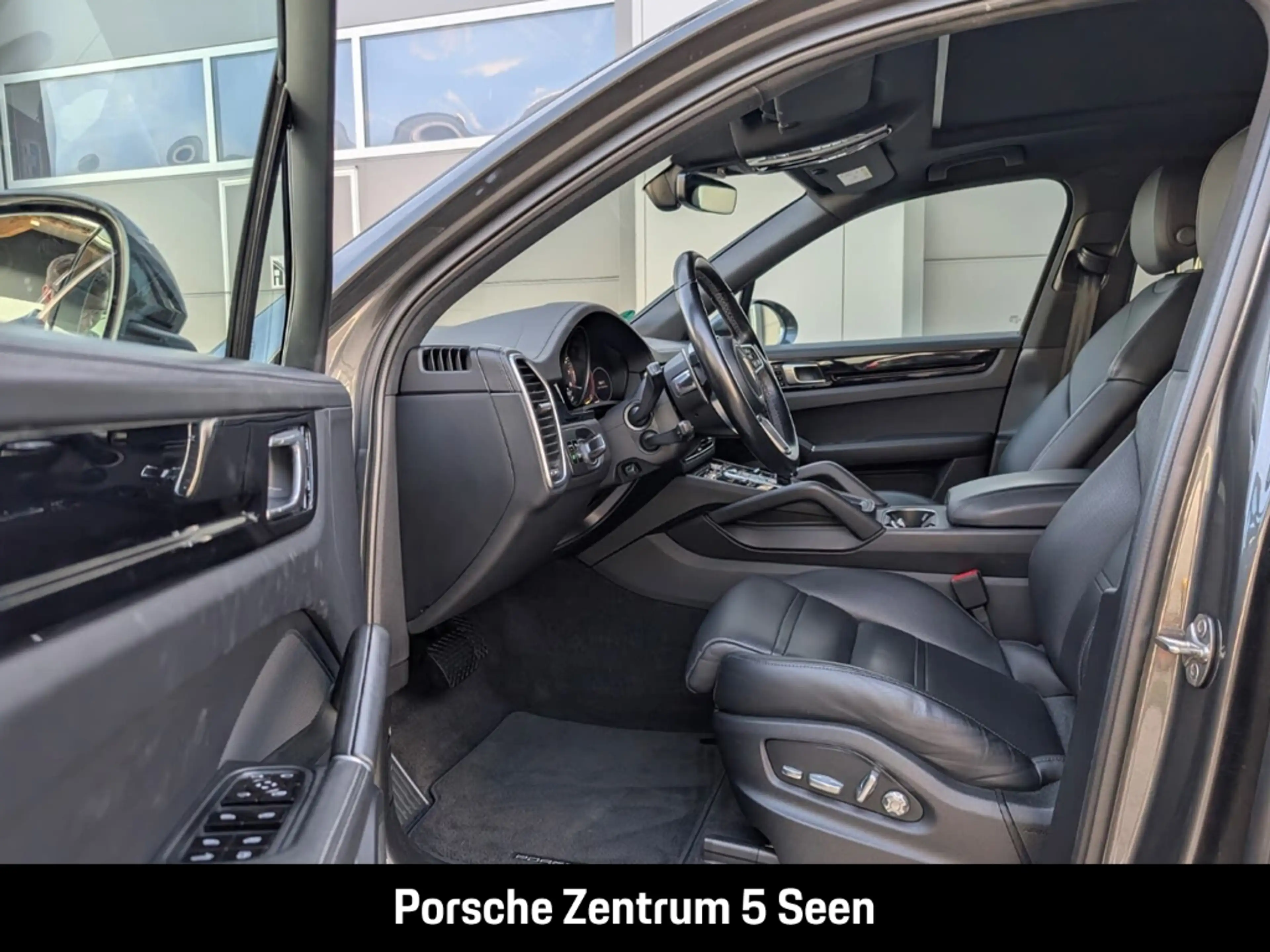 Porsche Cayenne E-Hybrid — photo 22