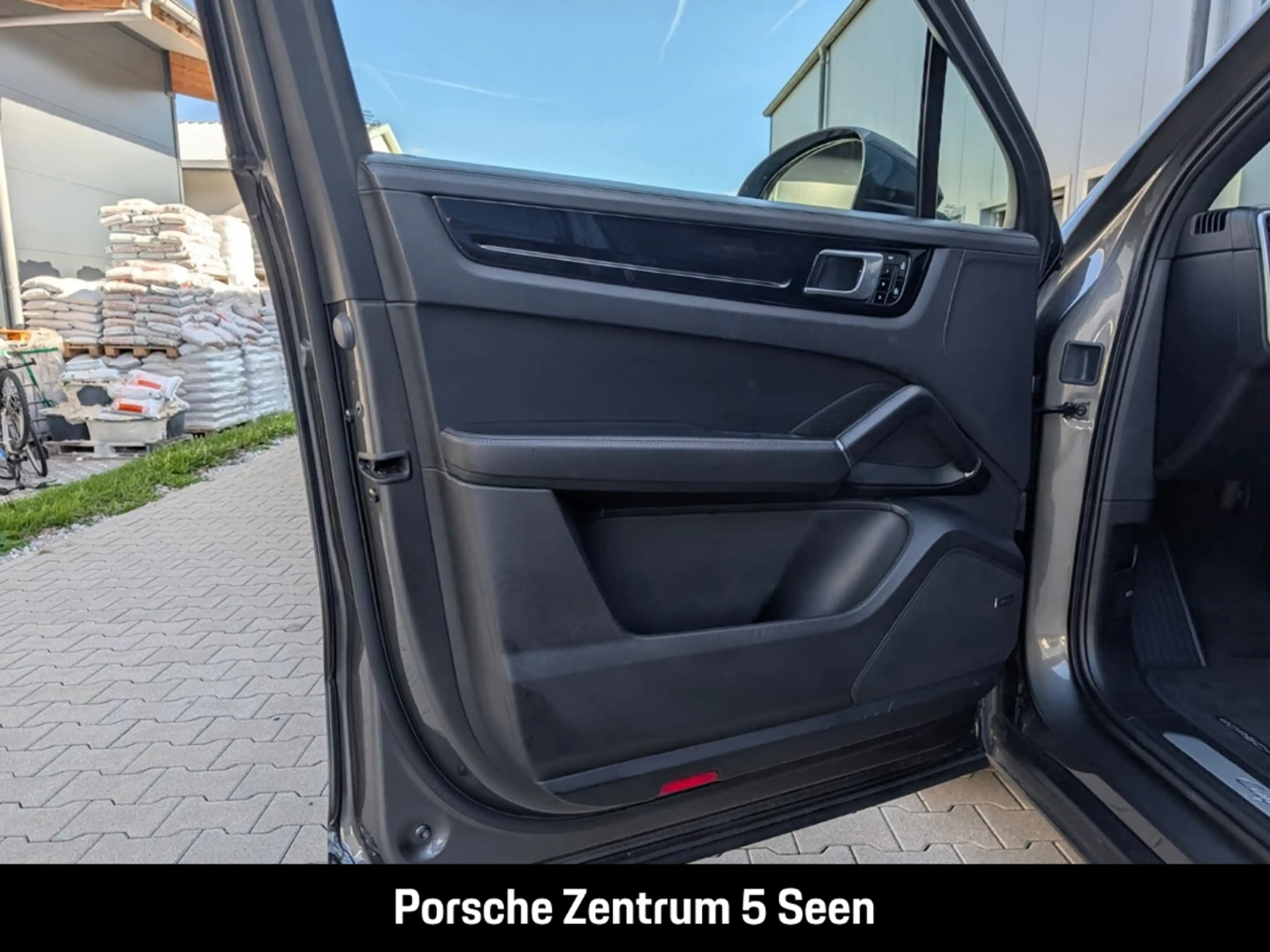 Porsche Cayenne E-Hybrid — photo 19