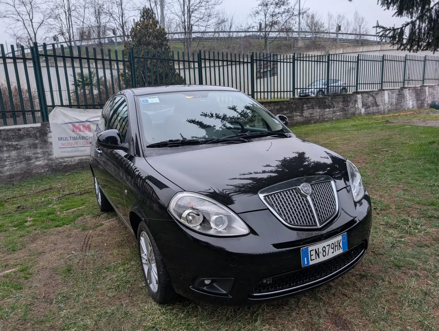 Lancia Ypsilon 1.2 69 CV 5 porte Platinum UNICO PROPRIETARIO OK N Nero - 1