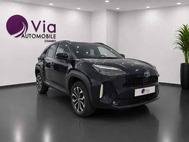 Toyota Yaris Cross view 3