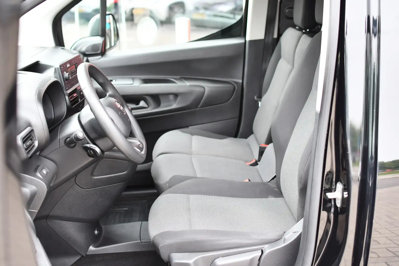 Toyota Proace City 1.5 D-4D Cool 102pk | 3-zits | Cruise Control | Ai Zwart - 2