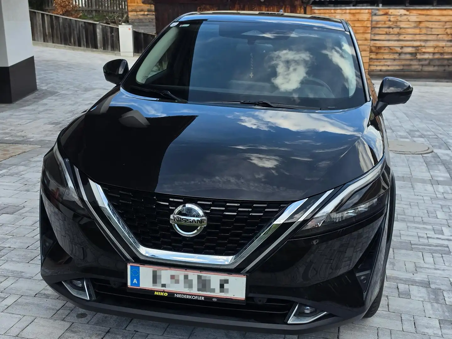 Nissan Qashqai Qashqai 1,3 DIG-T MHEV N-Connecta N-Connecta Schwarz - 1