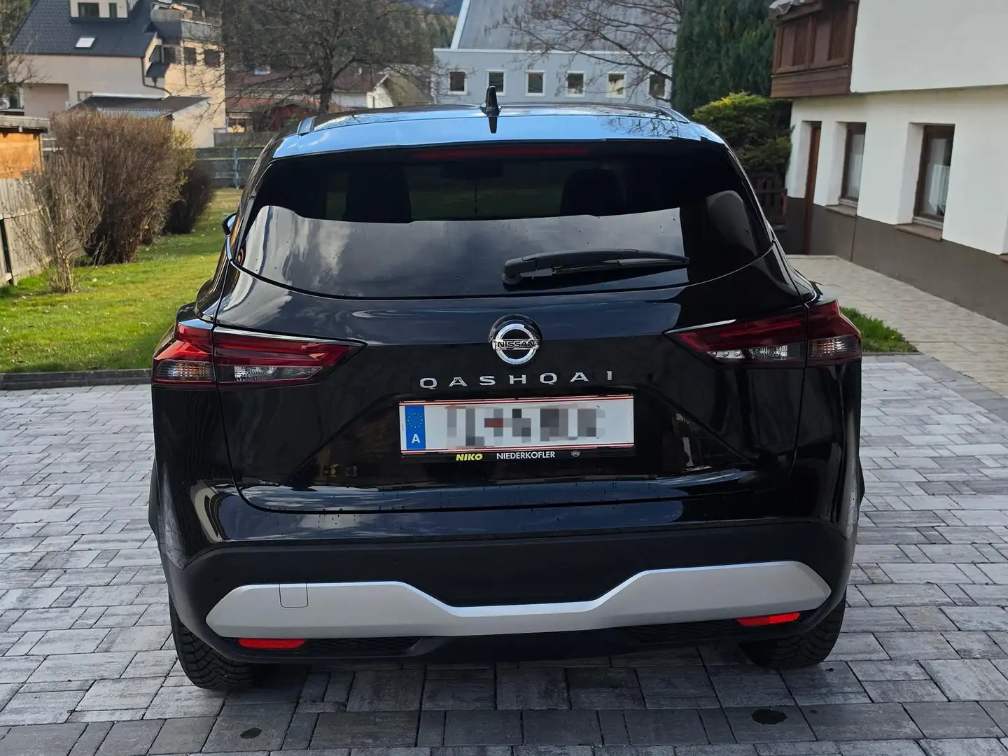 Nissan Qashqai Qashqai 1,3 DIG-T MHEV N-Connecta N-Connecta Schwarz - 2