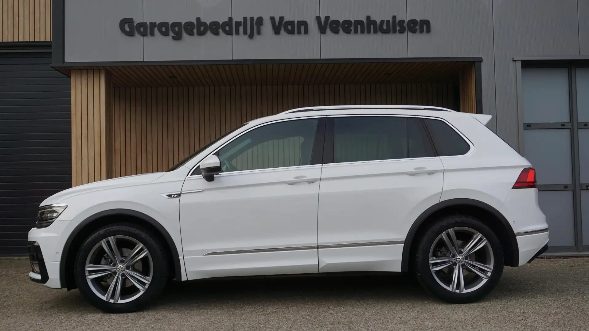 Volkswagen Tiguan 1.5 TSI 150pk ACT R-Line & Highline Pano.dak Virtu Bianco - 2