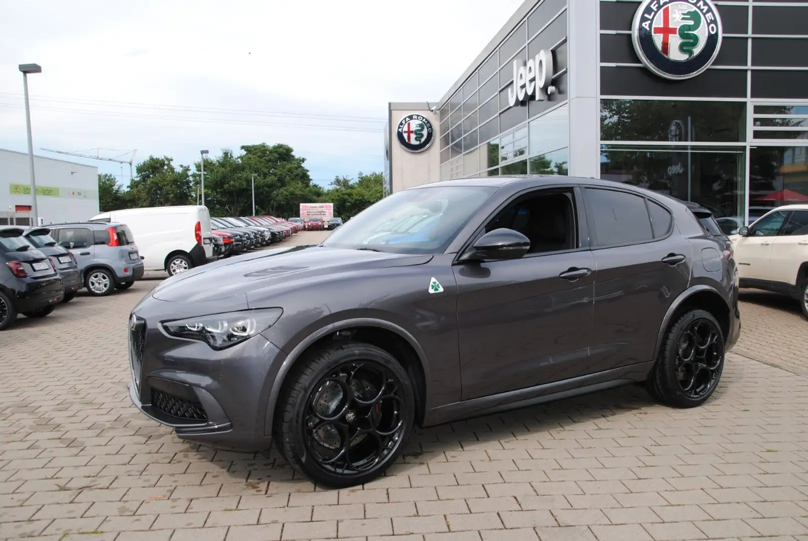 Alfa Romeo Stelvio Quadrifoglio MY24 Technologie NP:106.140 Grau - 2