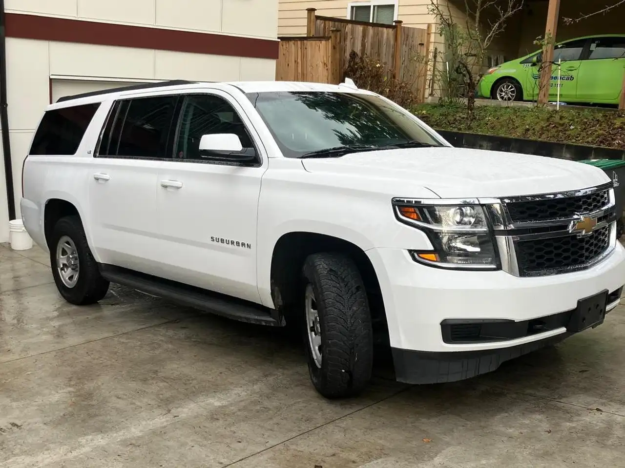 Chevrolet Suburban photo Chevrolet Suburban