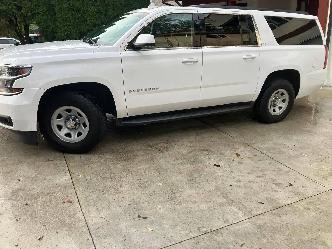 Chevrolet Suburban photo Chevrolet Suburban