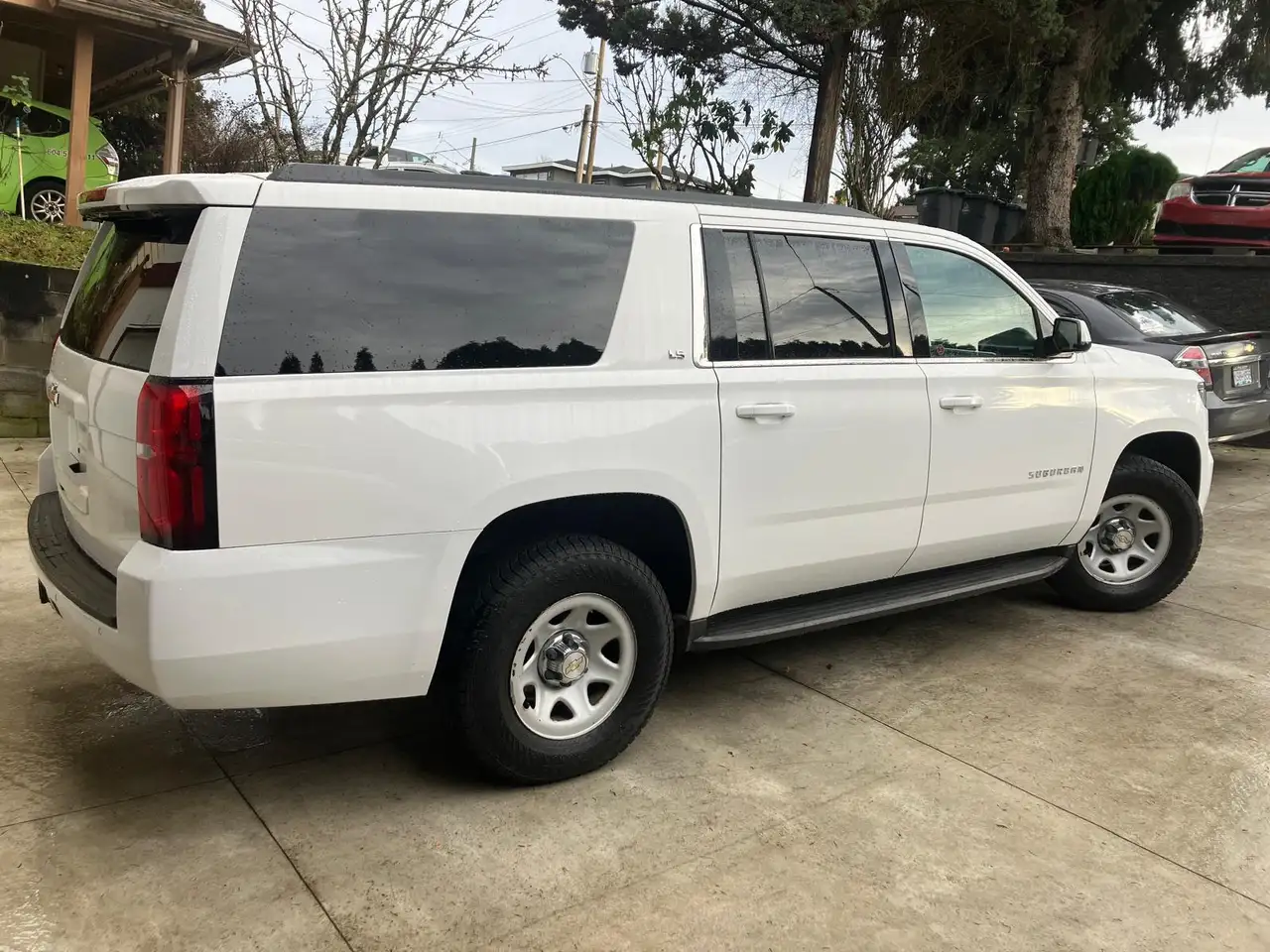 Chevrolet Suburban photo Chevrolet Suburban