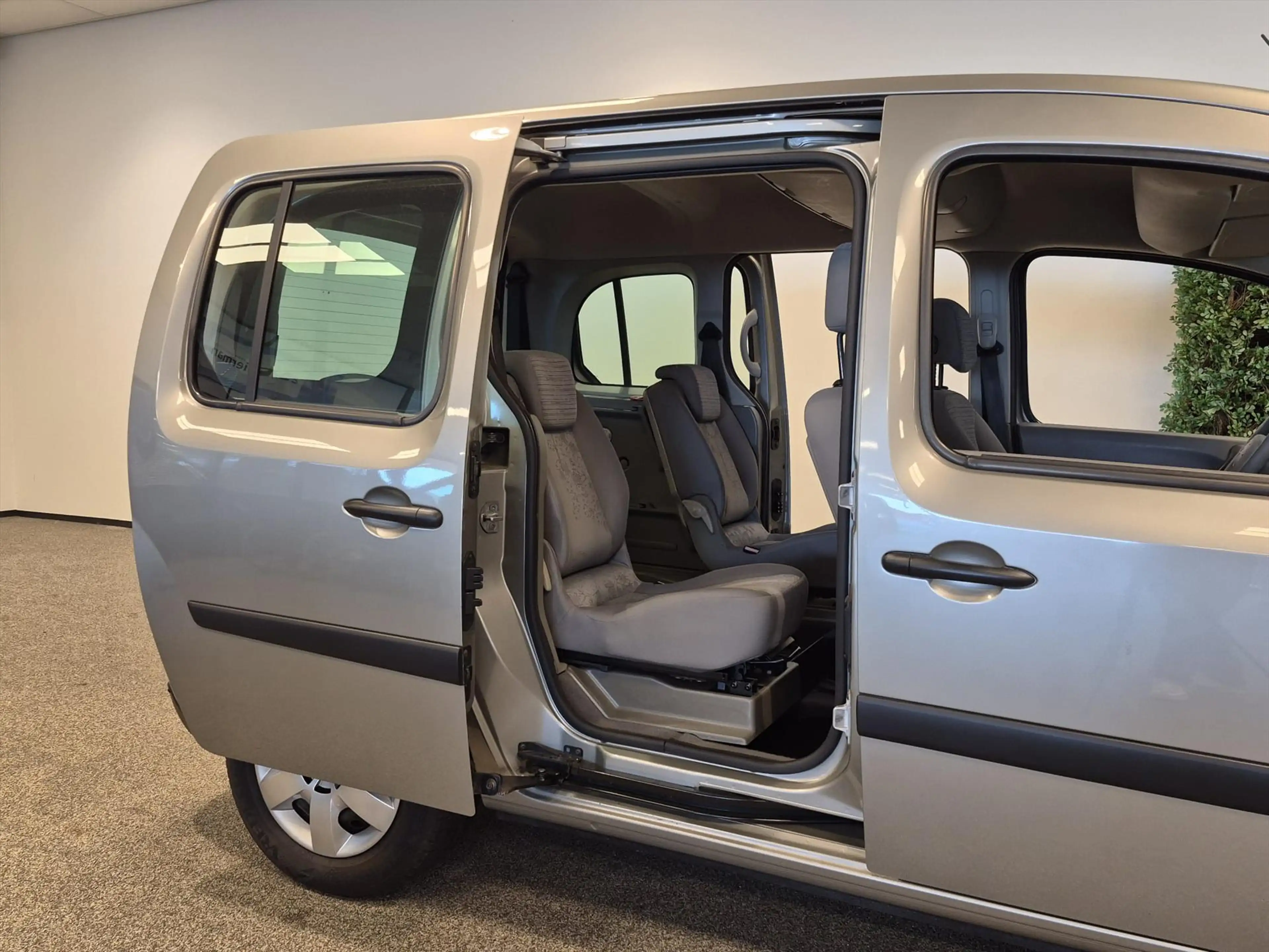 Renault Kangoo Rolstoelauto Automaat 4+1 — photo 14