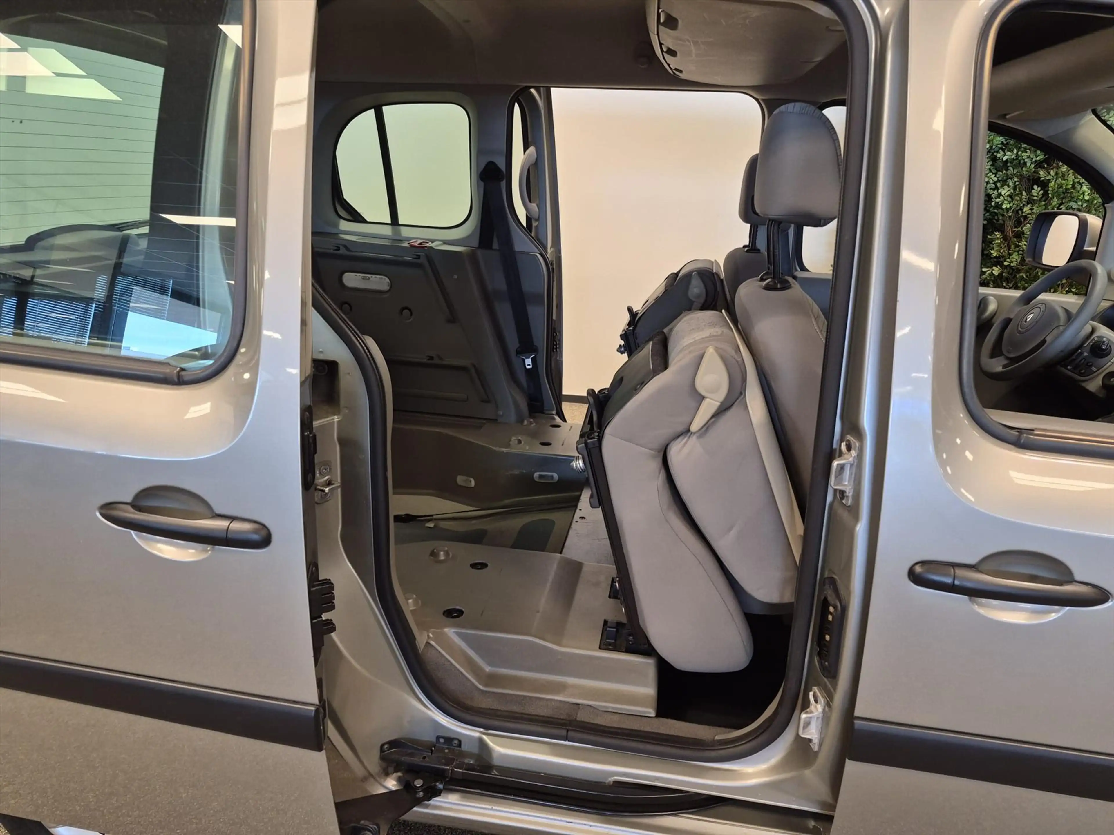 Renault Kangoo Rolstoelauto Automaat 4+1 — photo 17