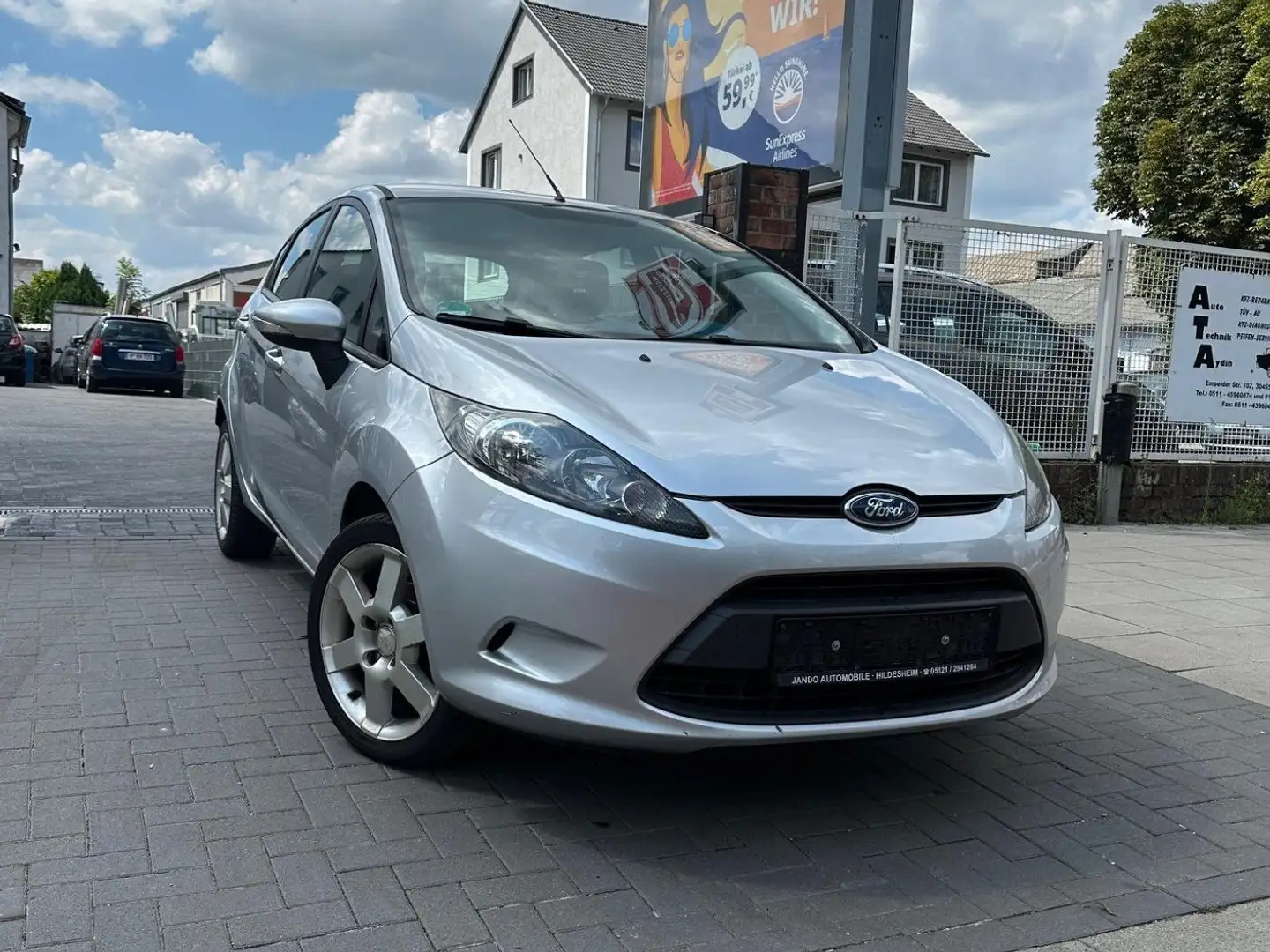 Ford Fiesta Fiesta 5-Türer 1.25 Euro 5 KLIMA Grau - 2