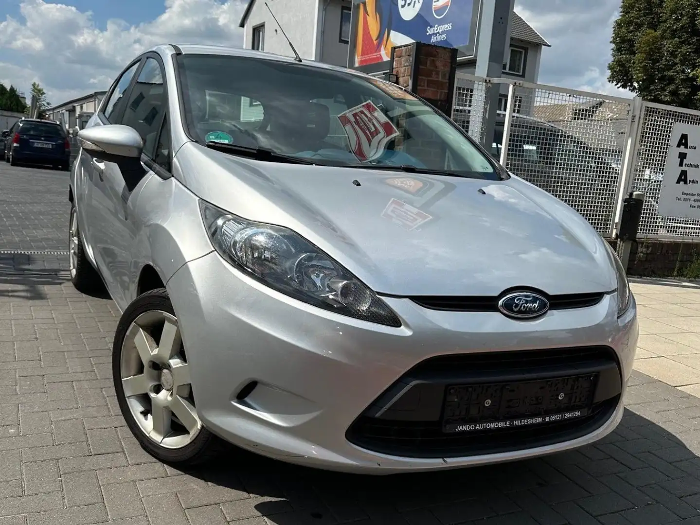 Ford Fiesta Fiesta 5-Türer 1.25 Euro 5 KLIMA Grau - 1