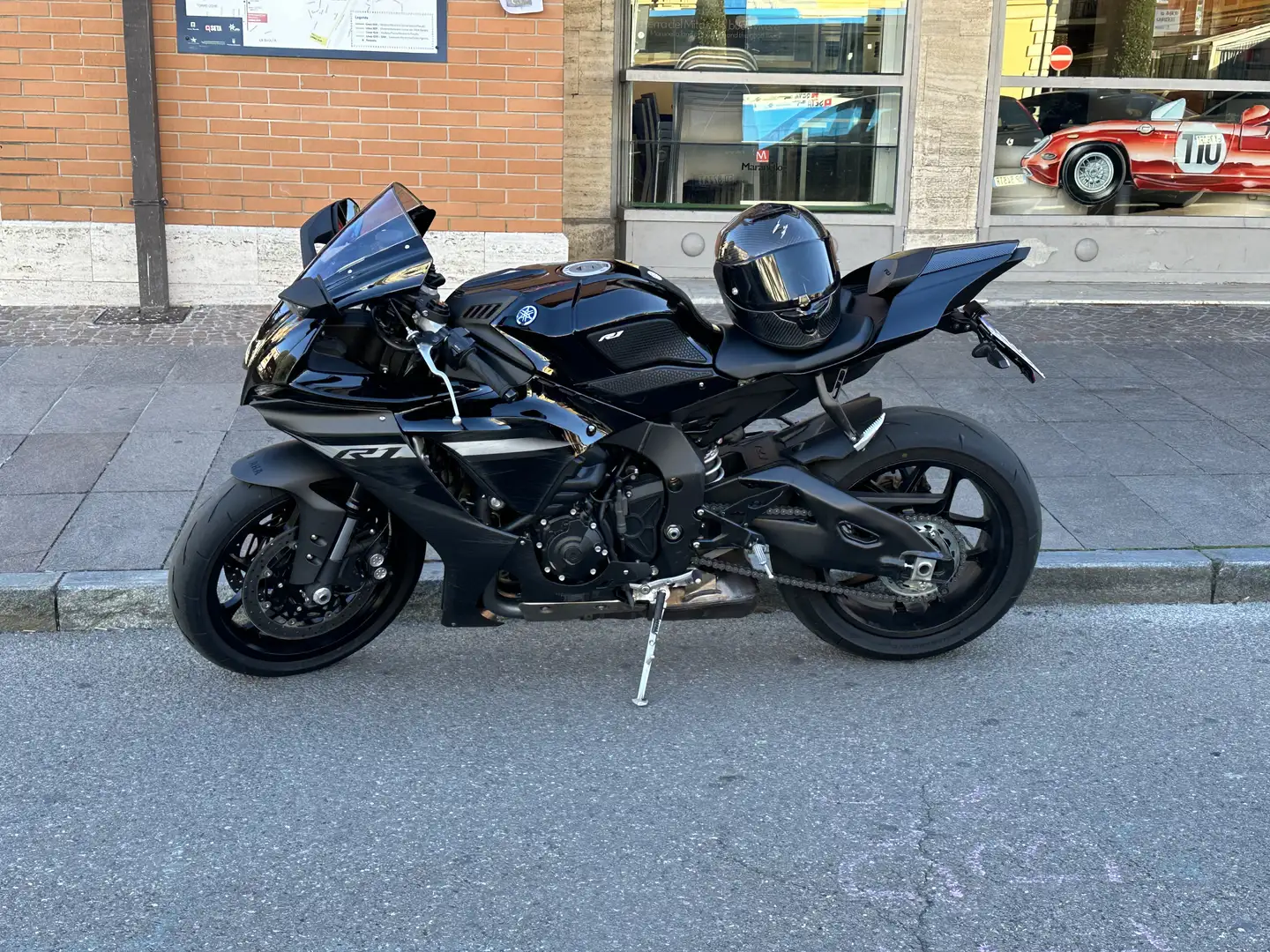 Yamaha YZF-R1 abs - 1