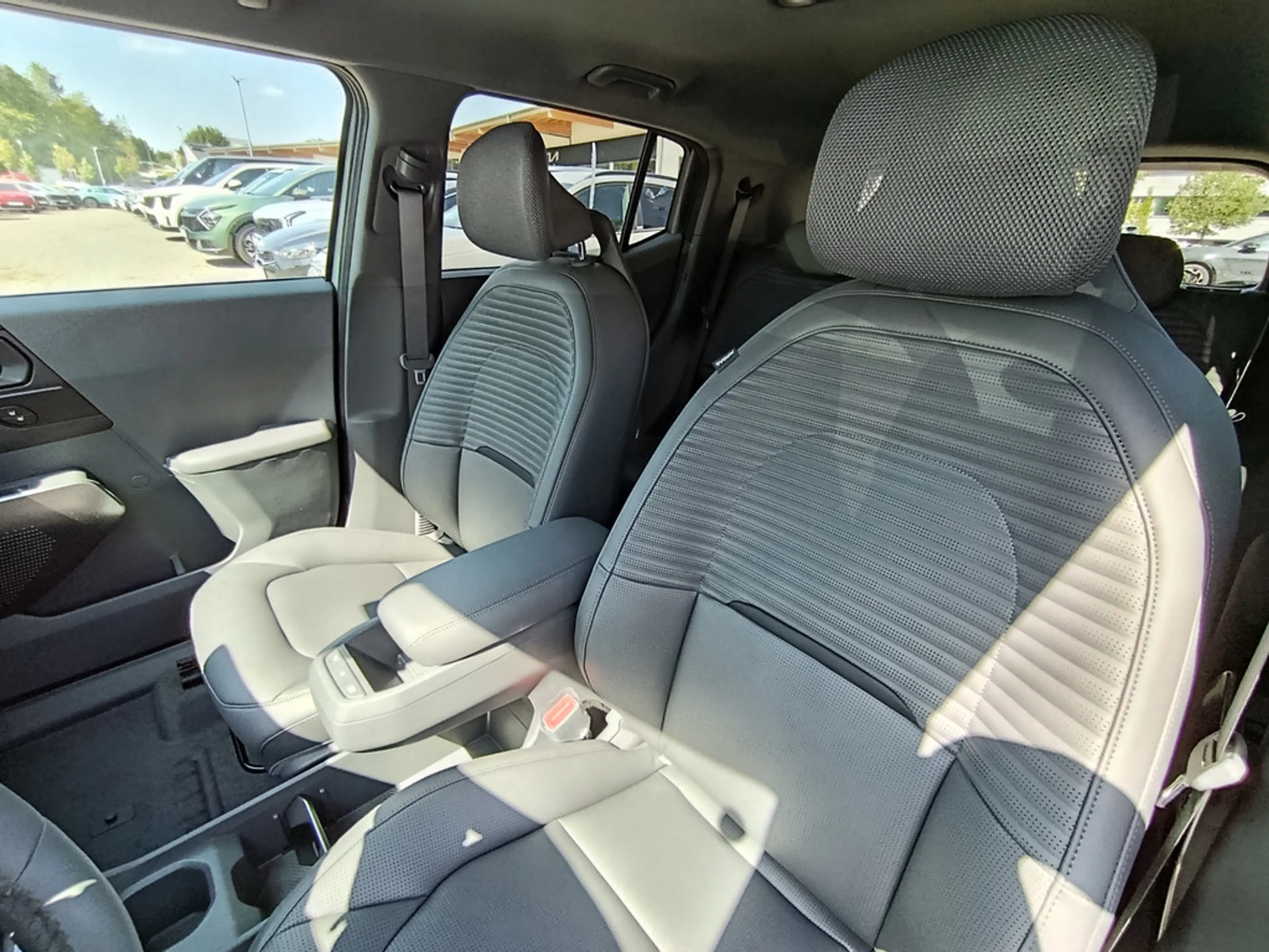 Kia EV2 Black Line 61 kWh 4S Sitz-/ 22kW-AC-/Comfort-/DriveWise-Paket — photo 7