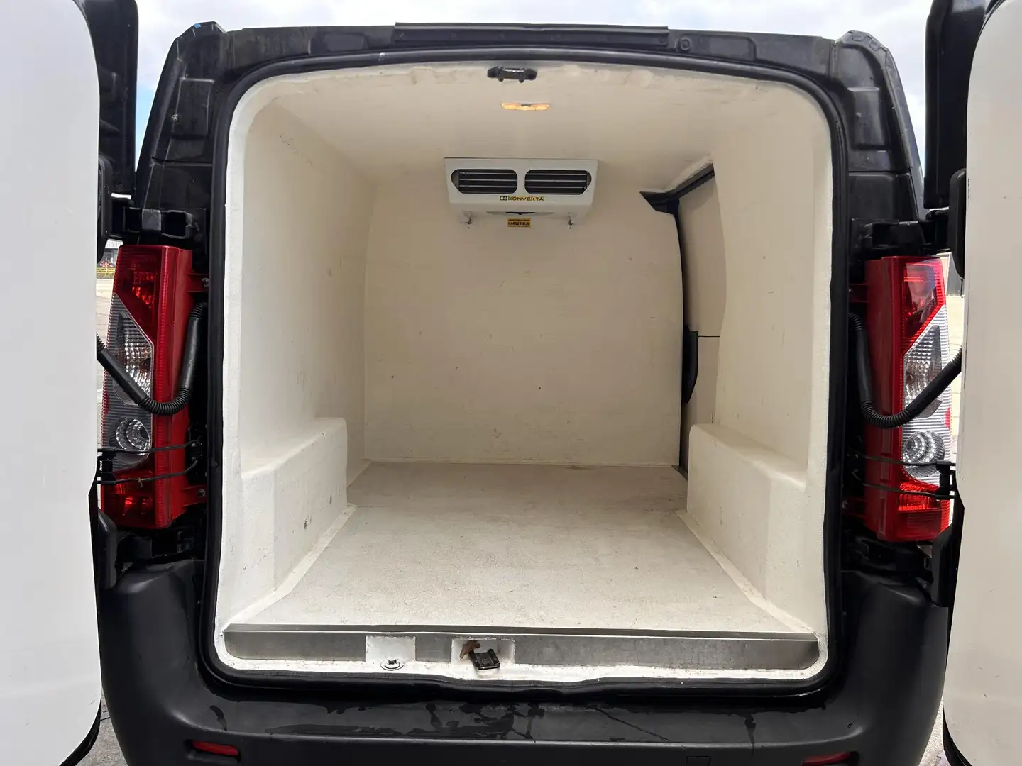 Citroen Jumpy 1.6 HDI L1H1 | KOELWAGEN | LAGE KILOMETERSTAND| 3- Zwart - 2
