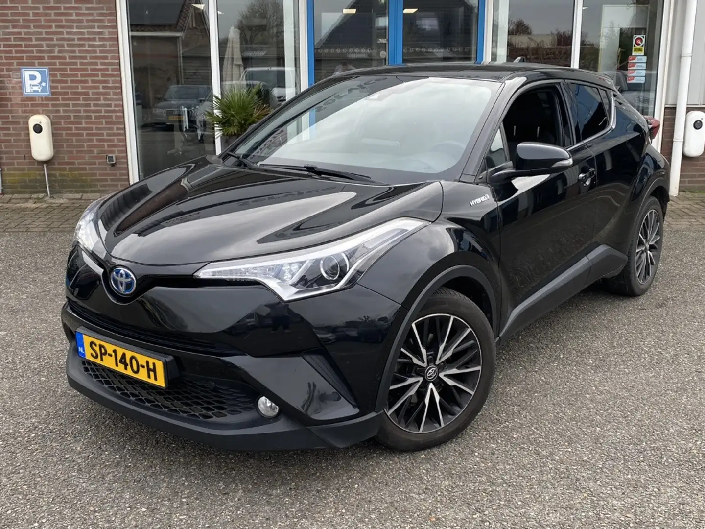 Toyota C-HR 1.8 Hybrid Executive Zwart - 2